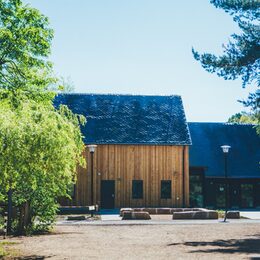 Außenansicht des neuen Hauses der Natur mit der Holzfassade